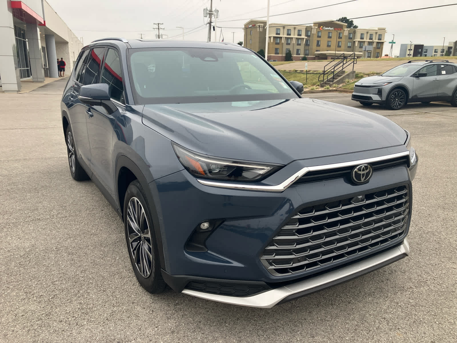 2024 Toyota Grand Highlander photo 5 of 43
