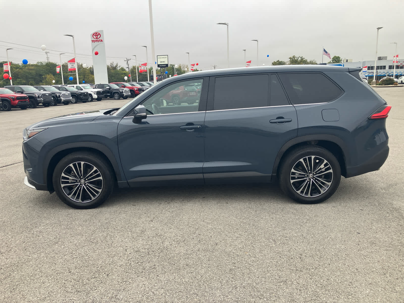 2024 Toyota Grand Highlander photo 6 of 43