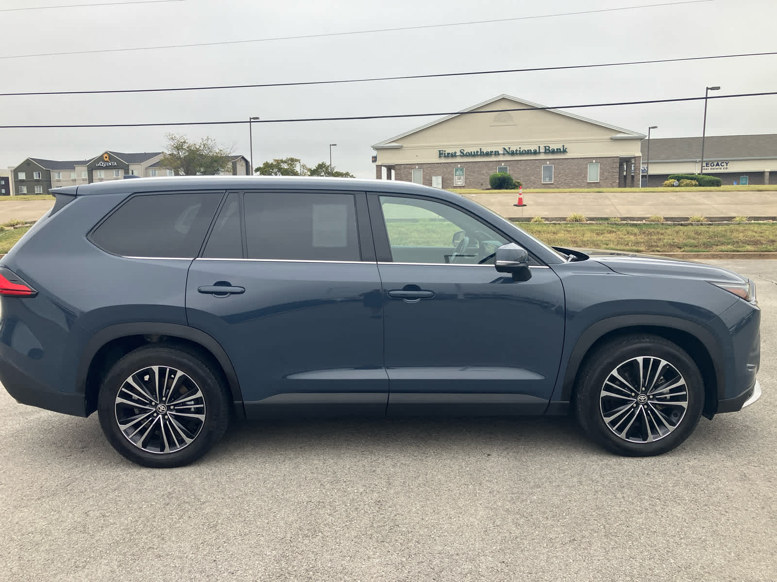 2024 Toyota Grand Highlander photo 9 of 43