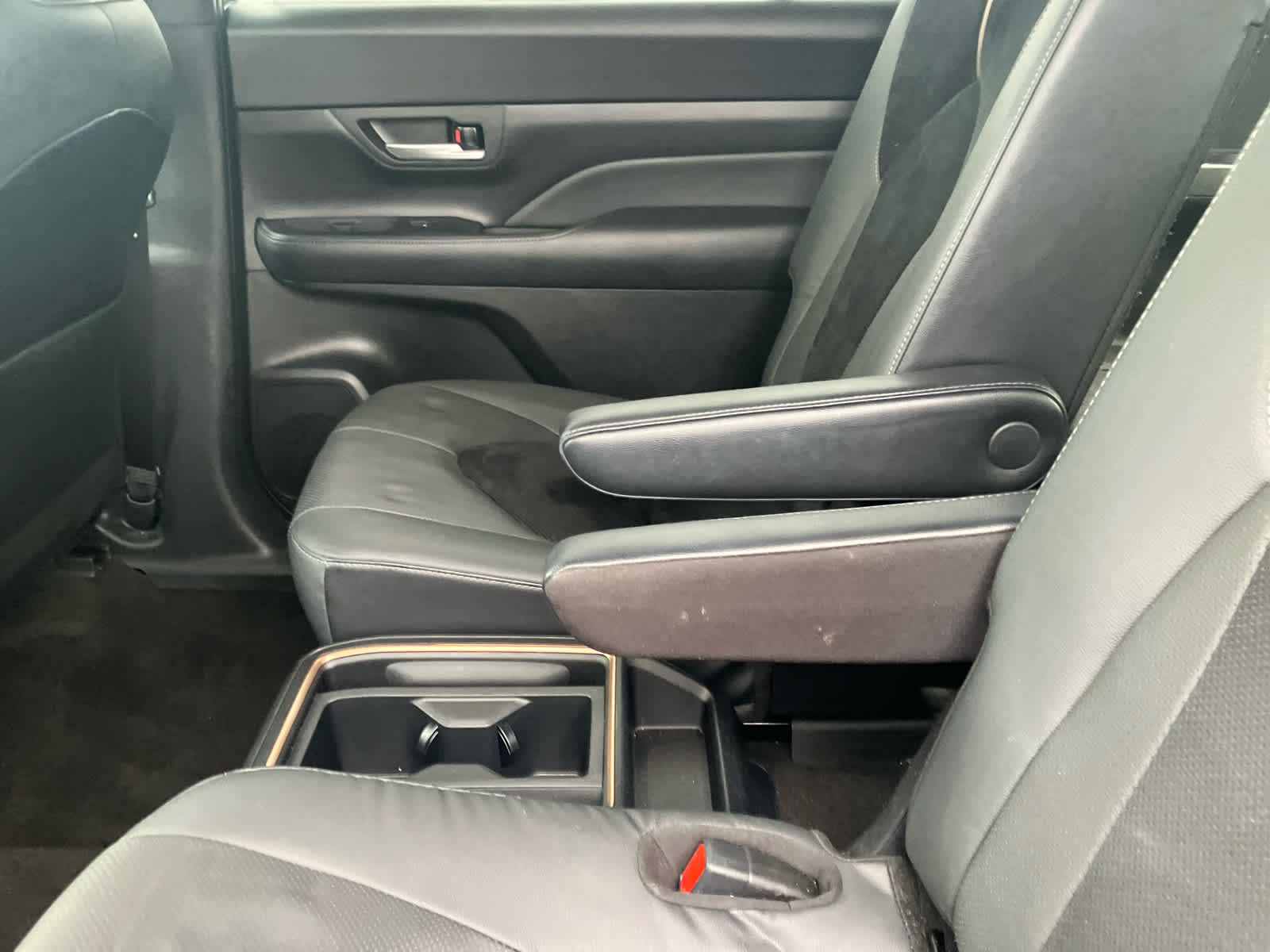 2024 Toyota Grand Highlander photo 42 of 43