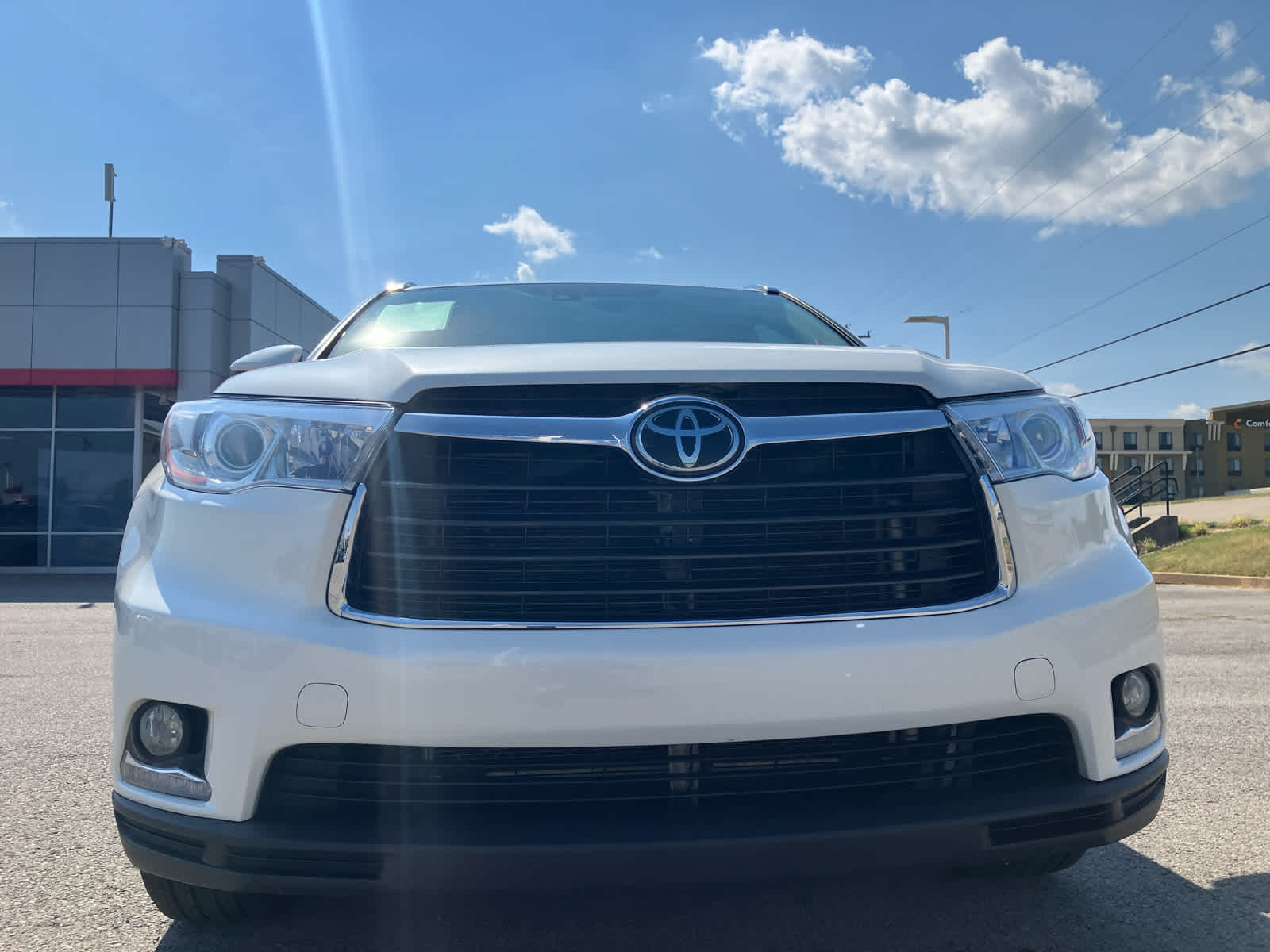 2016 Toyota Highlander photo 2 of 35