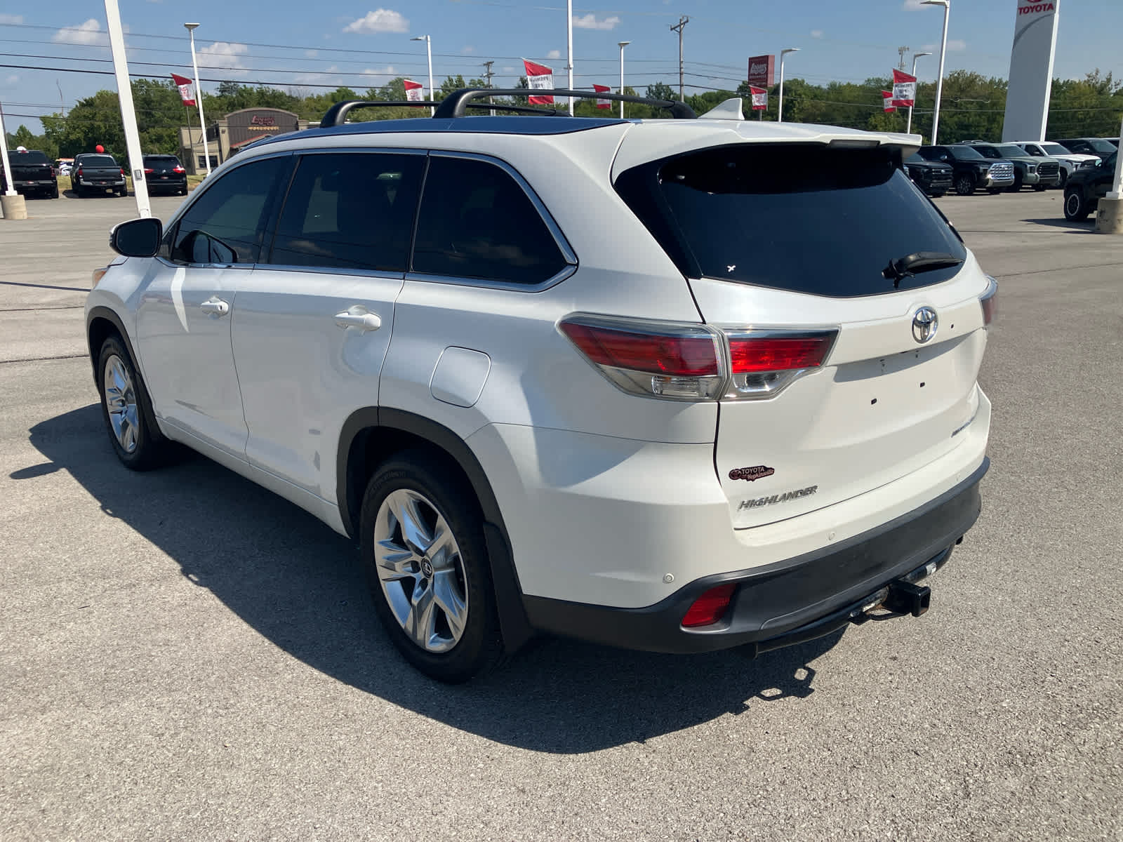 2016 Toyota Highlander photo 5 of 35