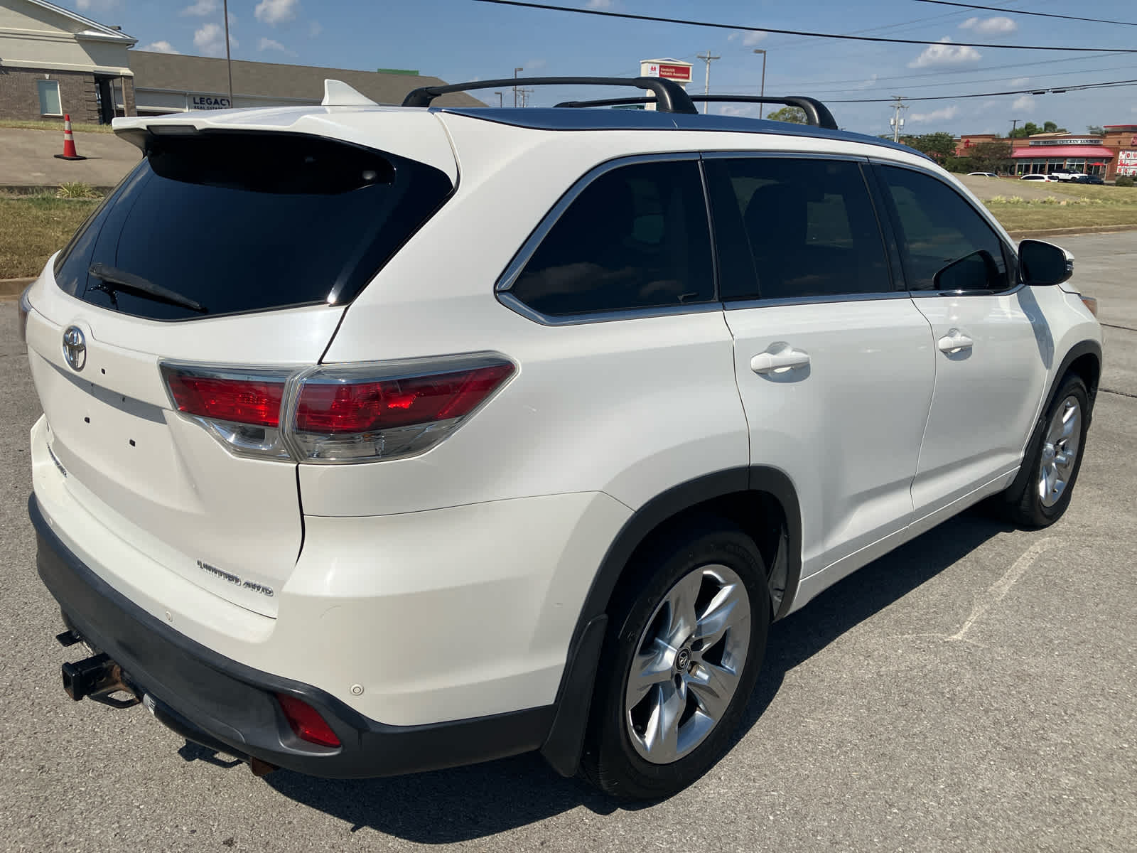 2016 Toyota Highlander photo 7 of 35
