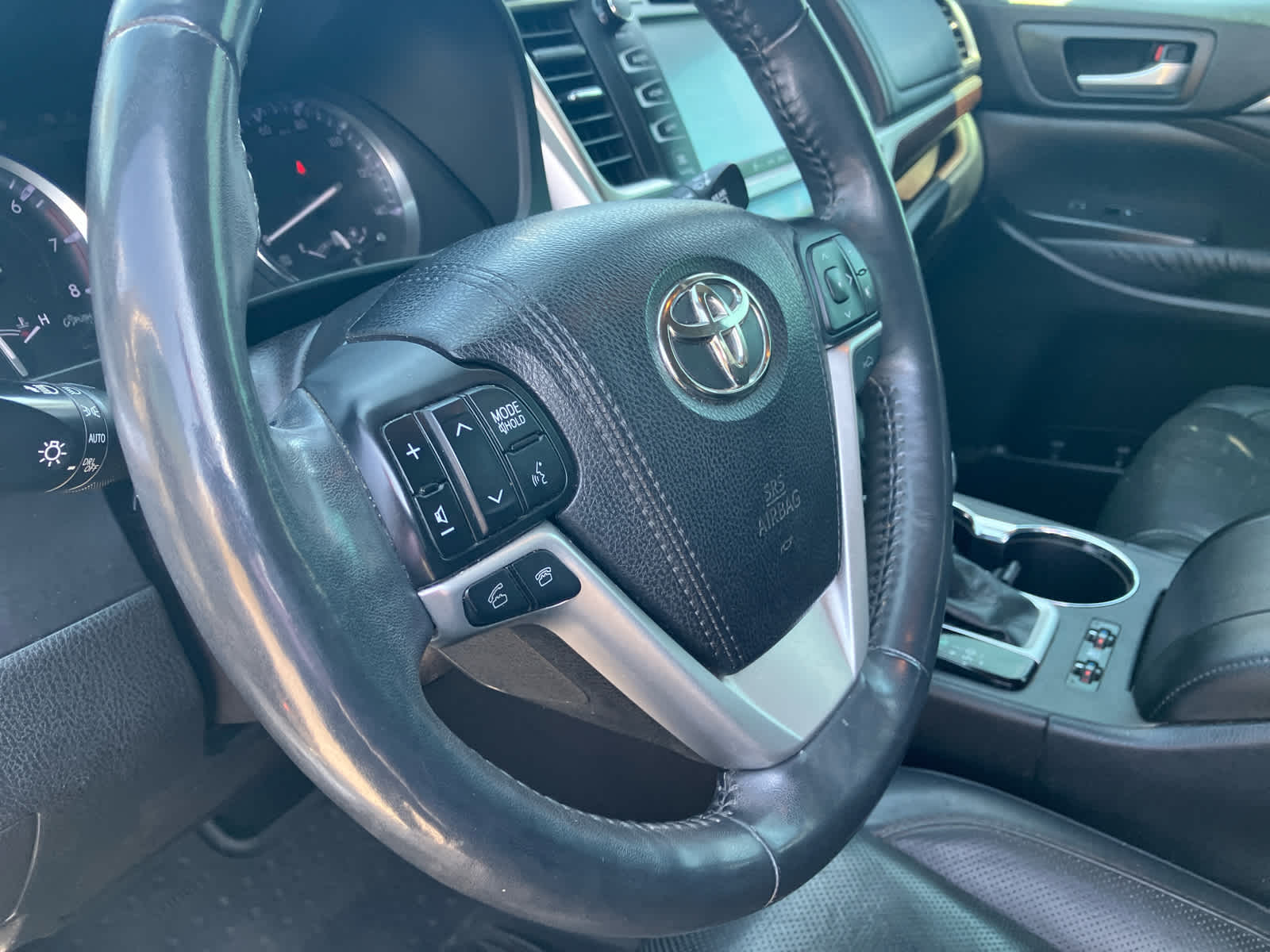 2016 Toyota Highlander photo 9 of 35