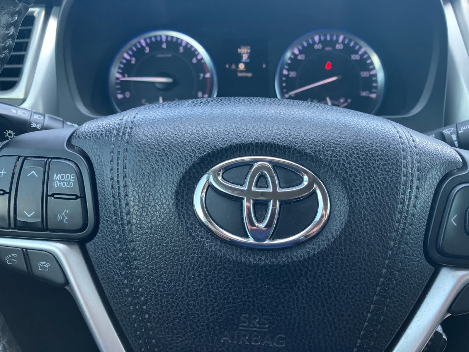 2016 Toyota Highlander photo 15 of 35