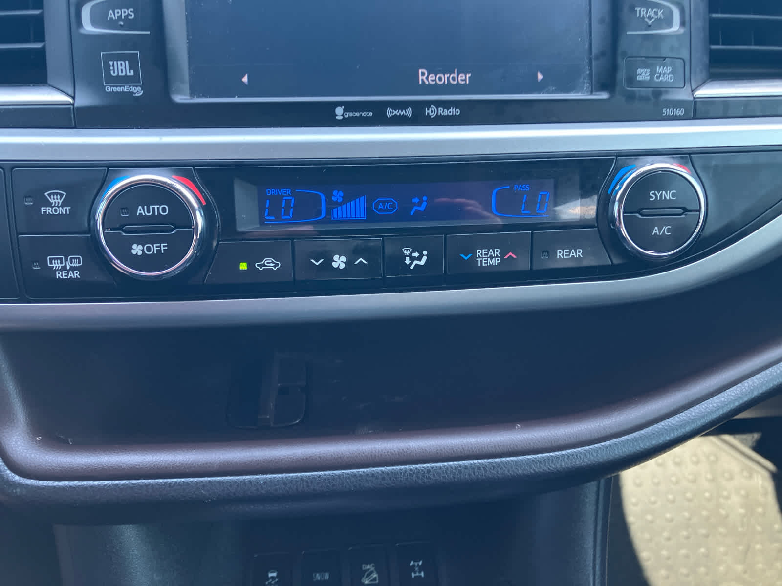 2016 Toyota Highlander photo 27 of 35