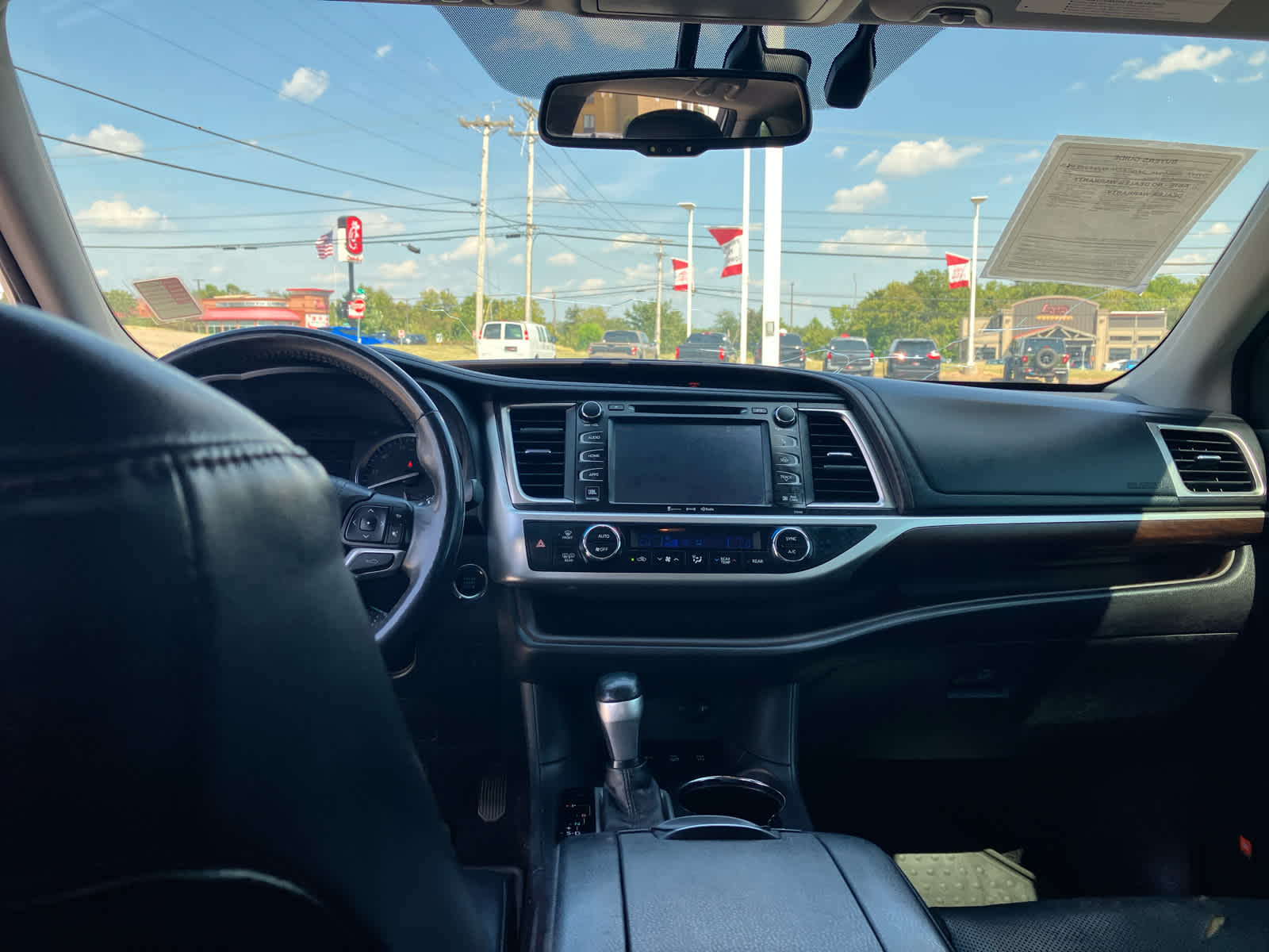 2016 Toyota Highlander photo 32 of 35