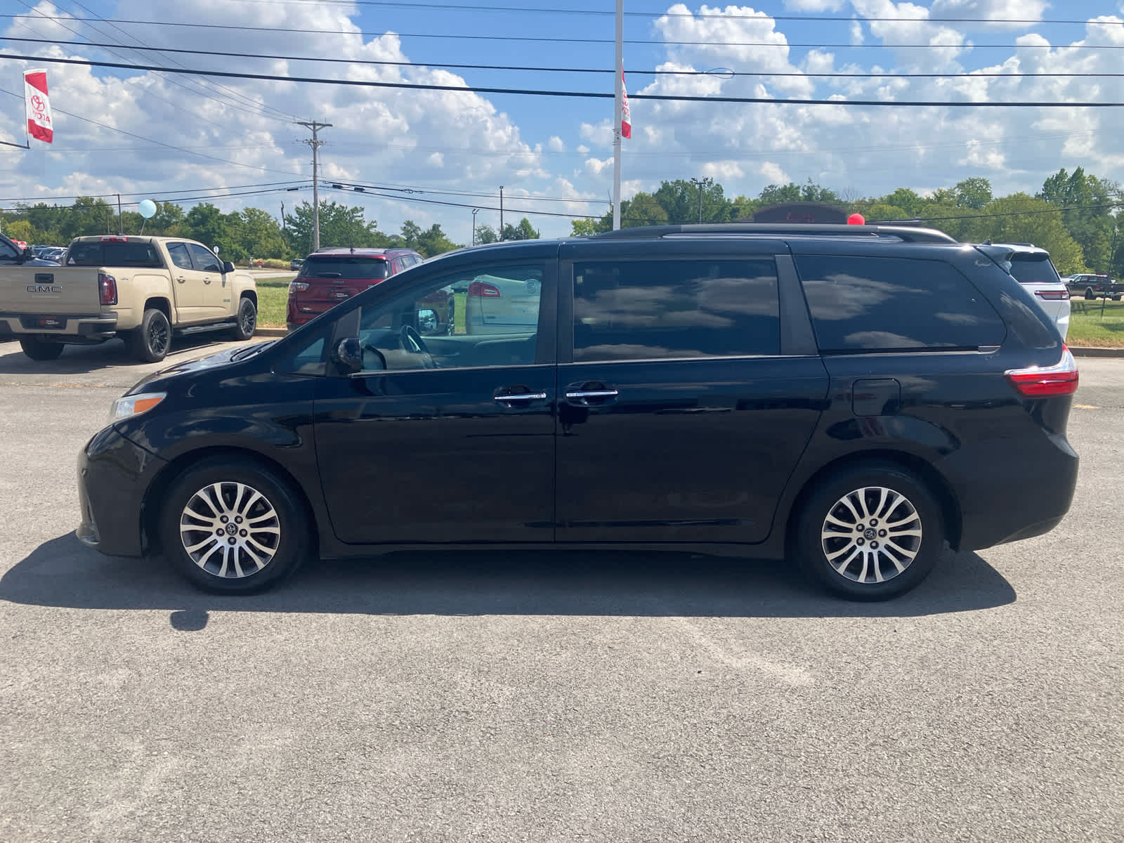 2020 Toyota Sienna photo 4 of 31