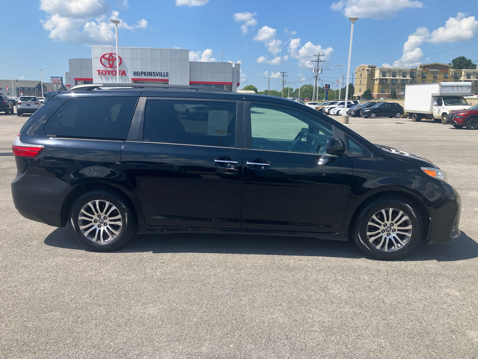 2020 Toyota Sienna photo 8 of 31