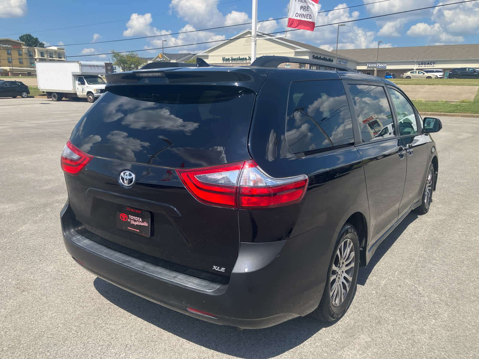 2020 Toyota Sienna photo 7 of 31