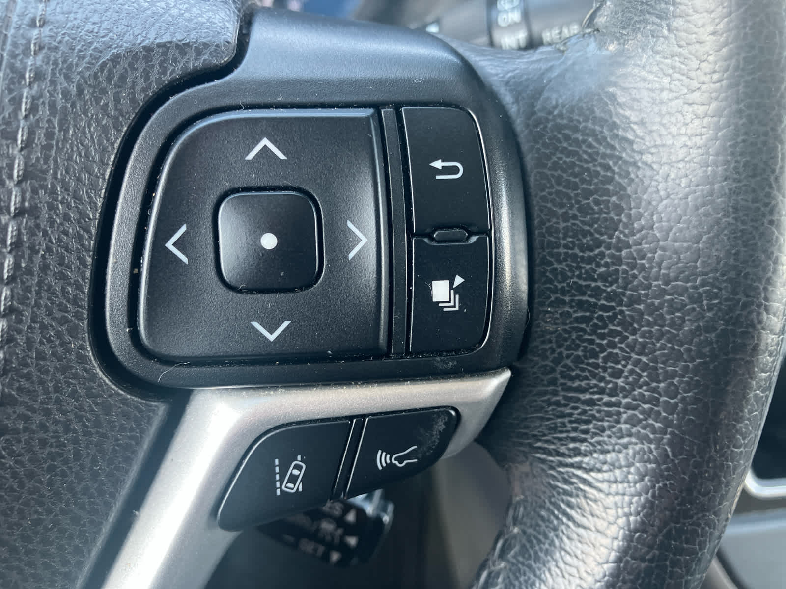 2020 Toyota Sienna photo 18 of 31