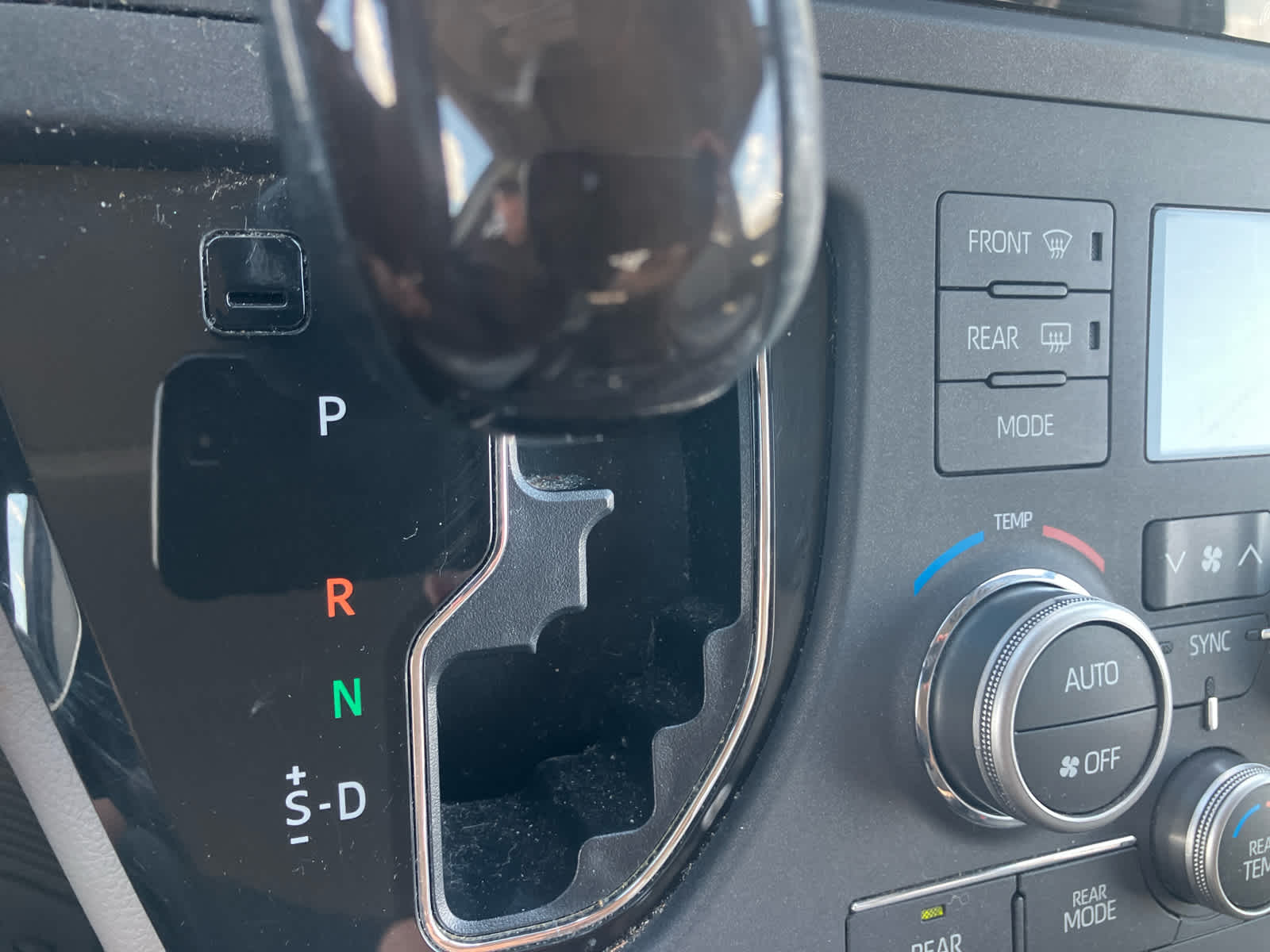 2020 Toyota Sienna photo 26 of 31