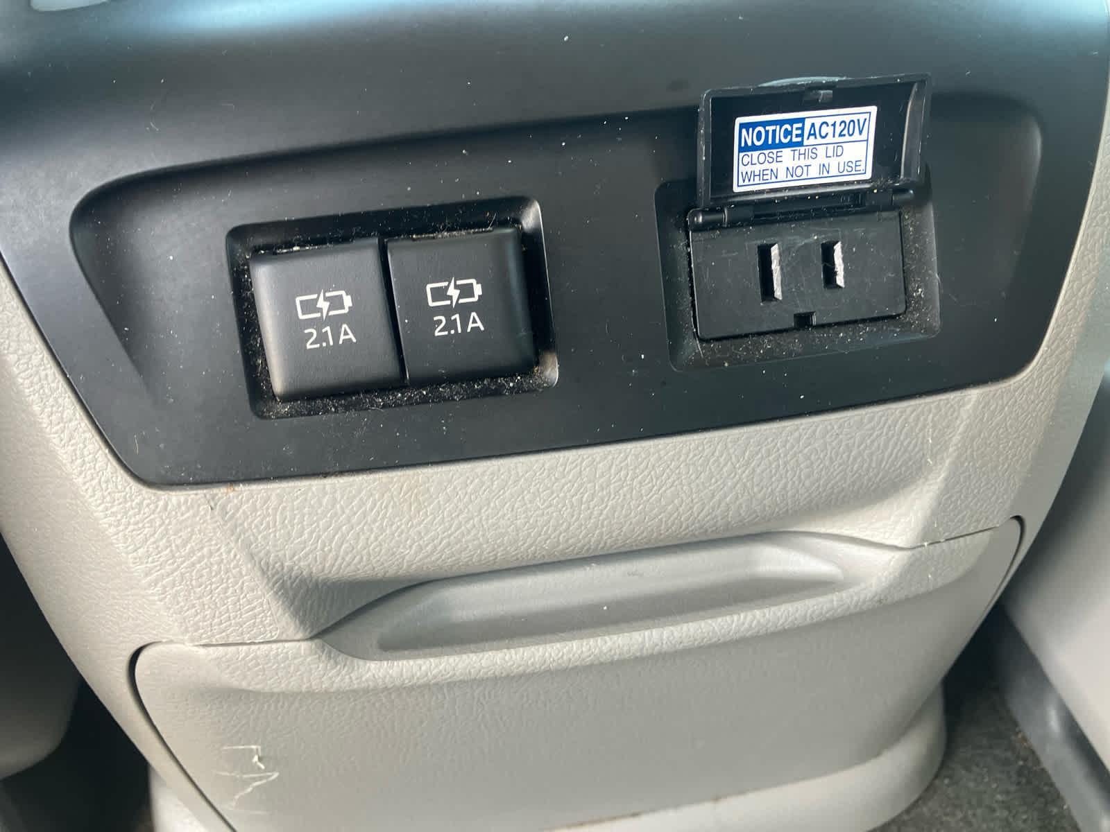 2020 Toyota Sienna photo 28 of 31