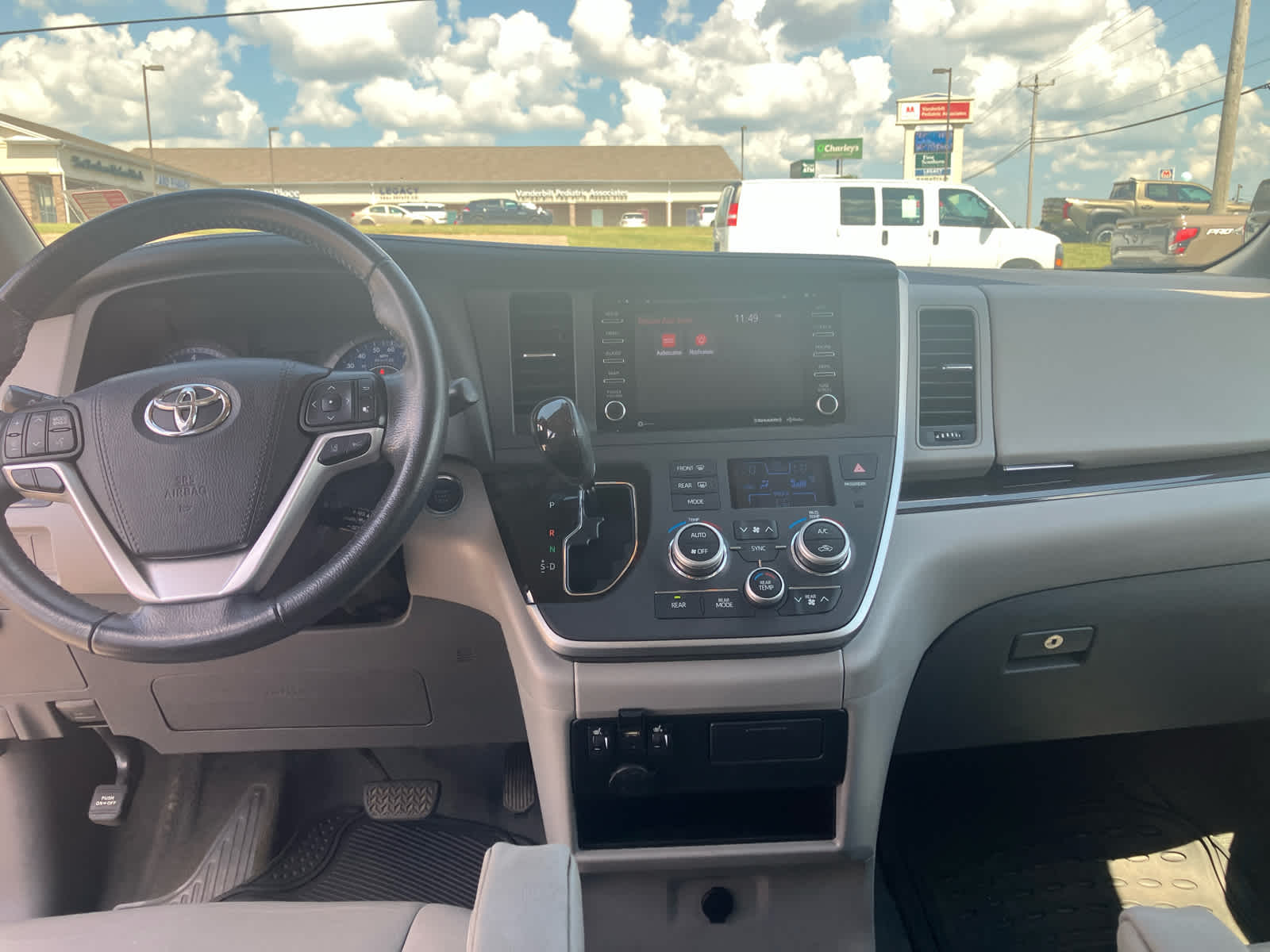 2020 Toyota Sienna photo 27 of 31