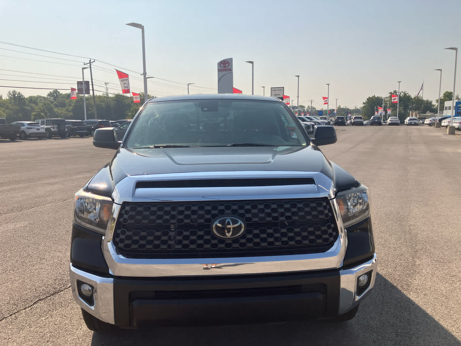 2021 Toyota Tundra photo 4 of 32