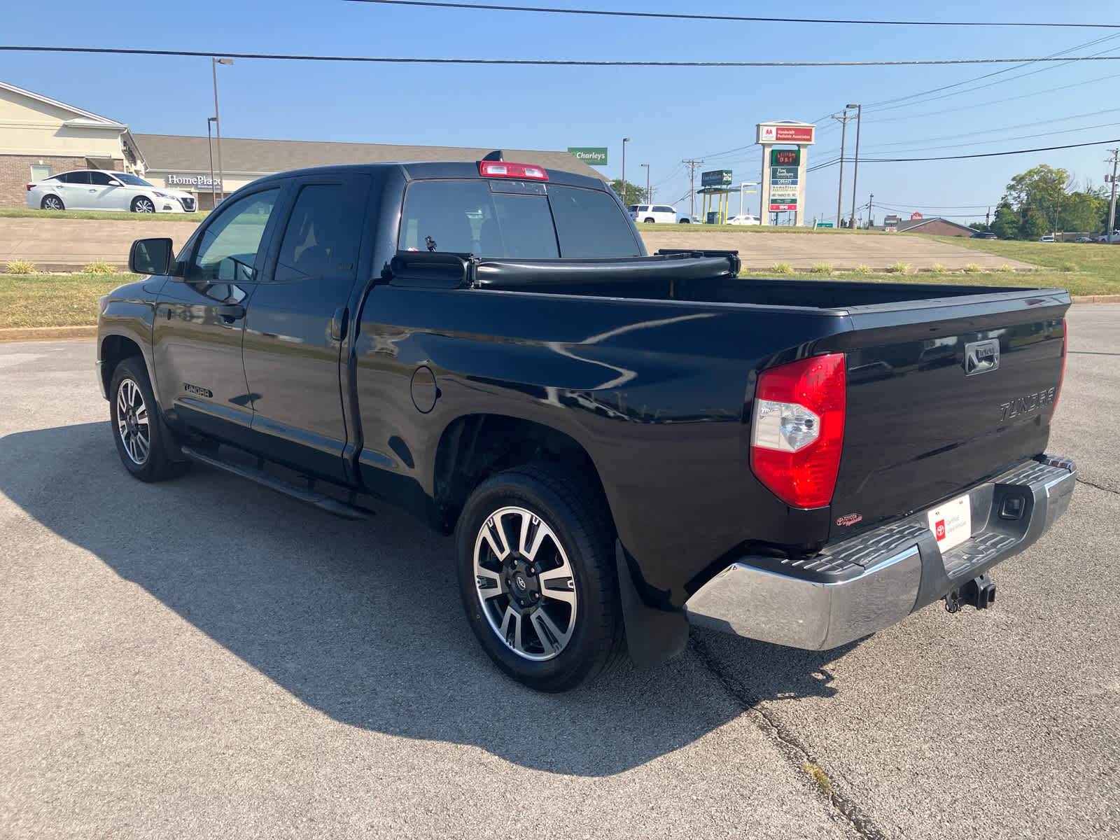 2021 Toyota Tundra photo 7 of 32