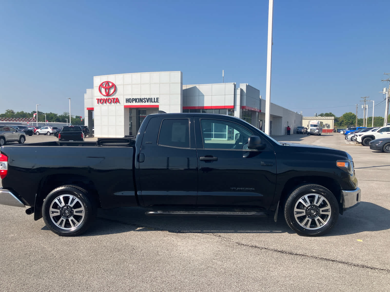 2021 Toyota Tundra photo 10 of 32