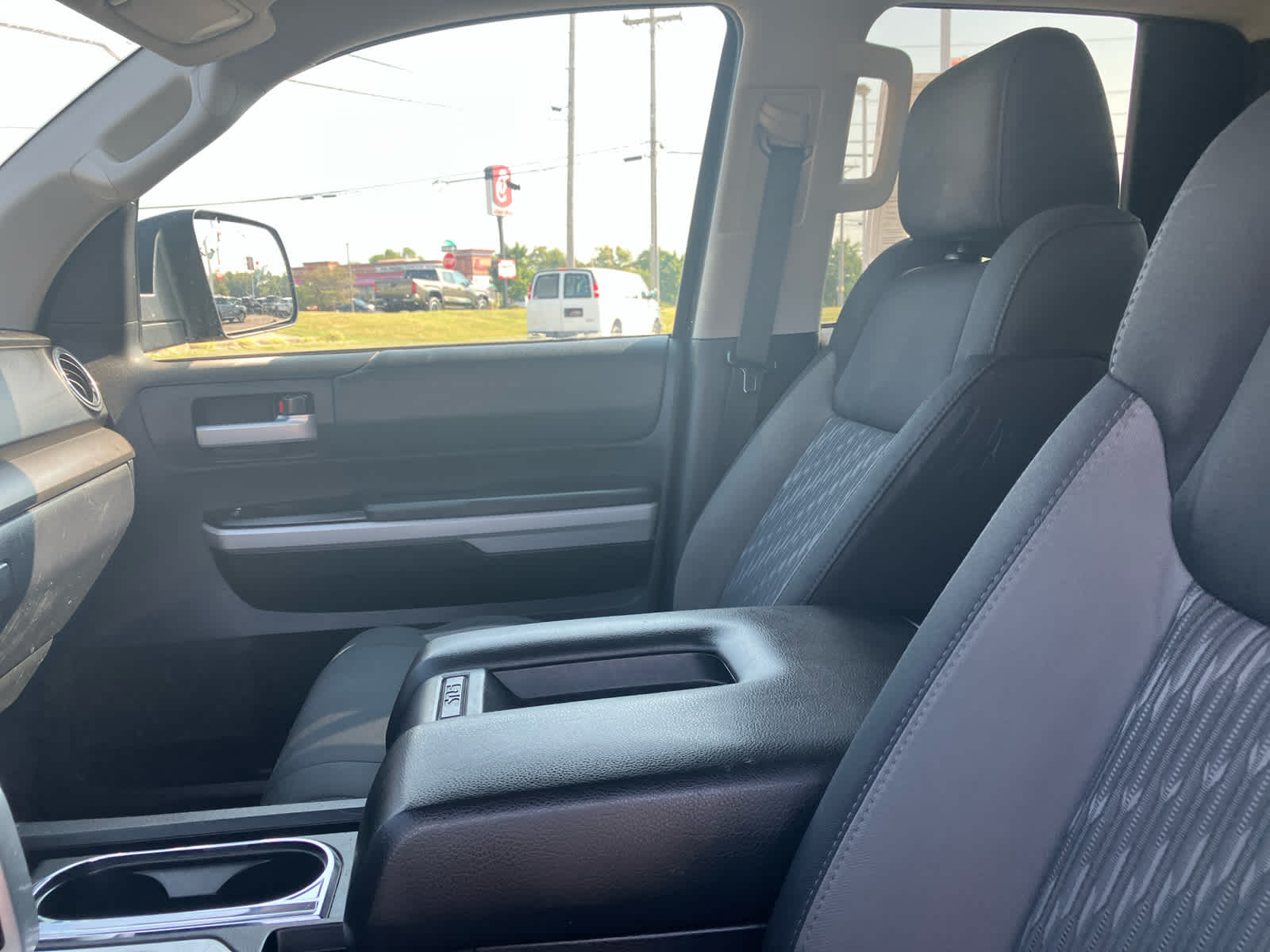 2021 Toyota Tundra photo 12 of 32