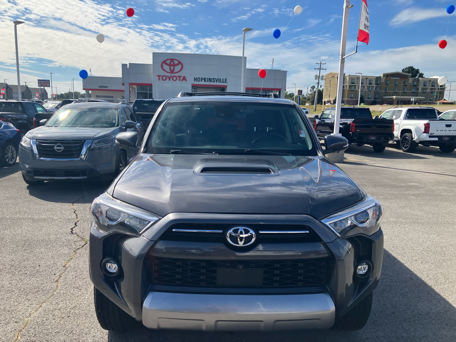 2022 Toyota 4Runner photo 2 of 36