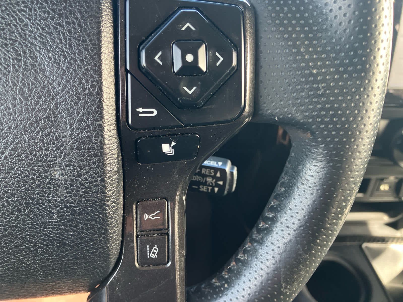 2022 Toyota 4Runner photo 18 of 36