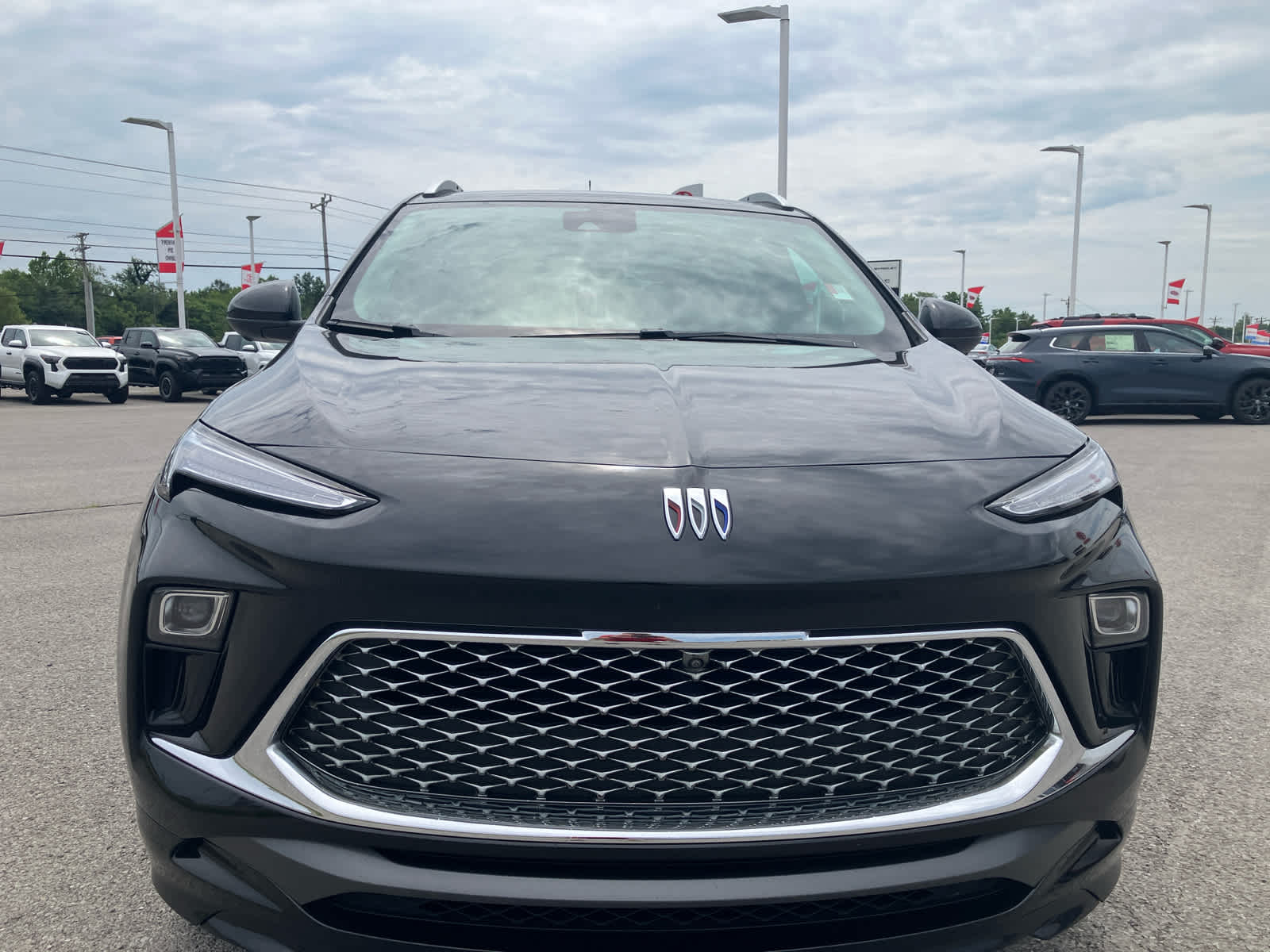 2025 Buick Encore GX photo 2 of 36