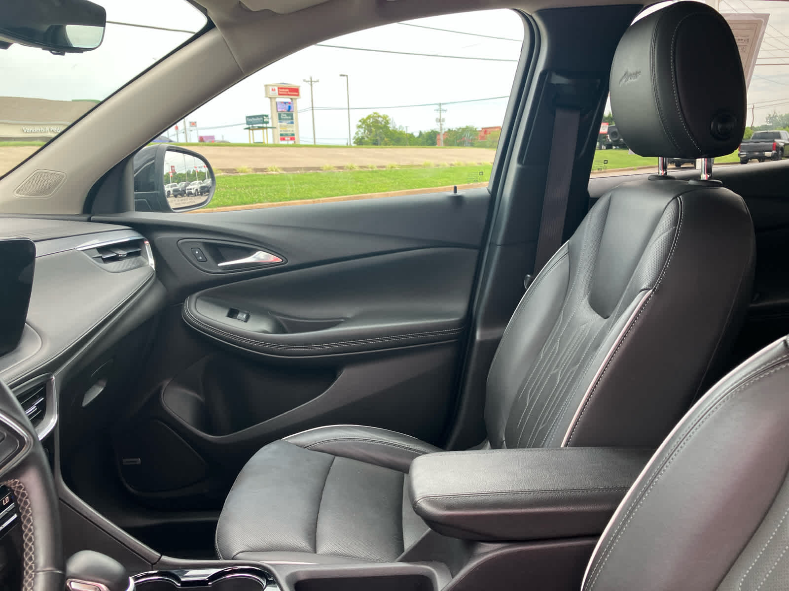 2025 Buick Encore GX photo 10 of 36
