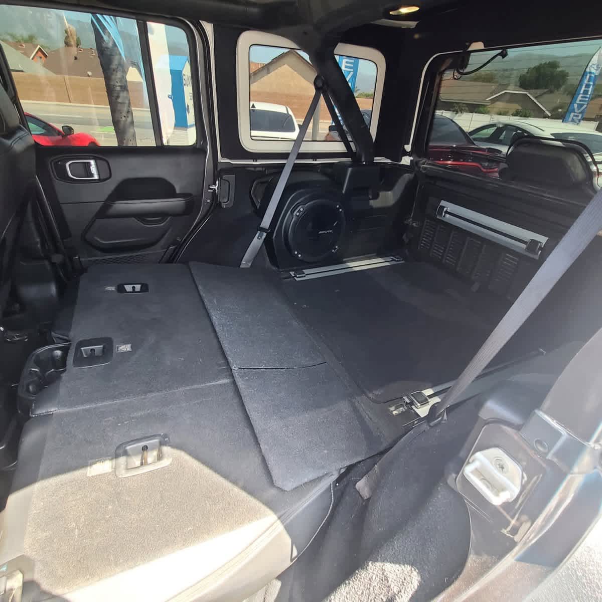 2018 Jeep Wrangler Unlimited Sahara 31