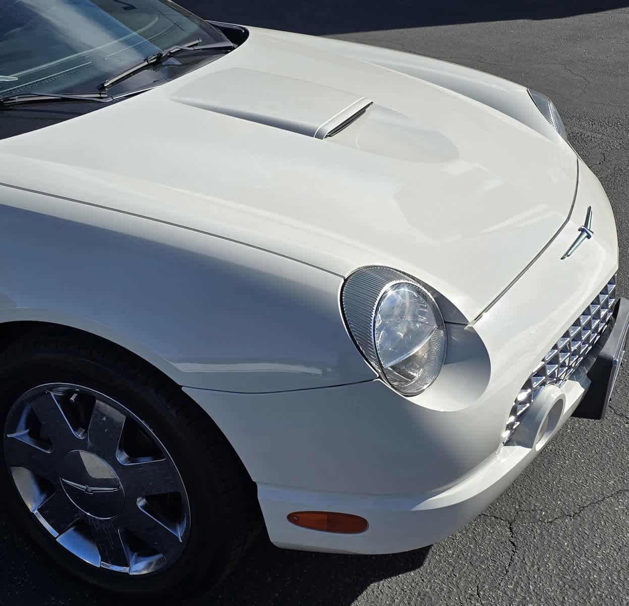 2002 Ford Thunderbird Deluxe 19