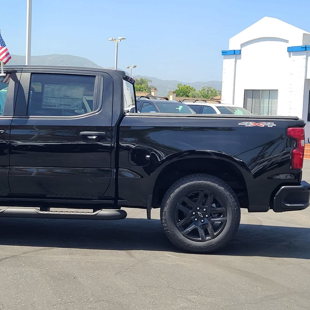 2024 Chevrolet Silverado 1500 Custom 4WD Crew Cab 147 25