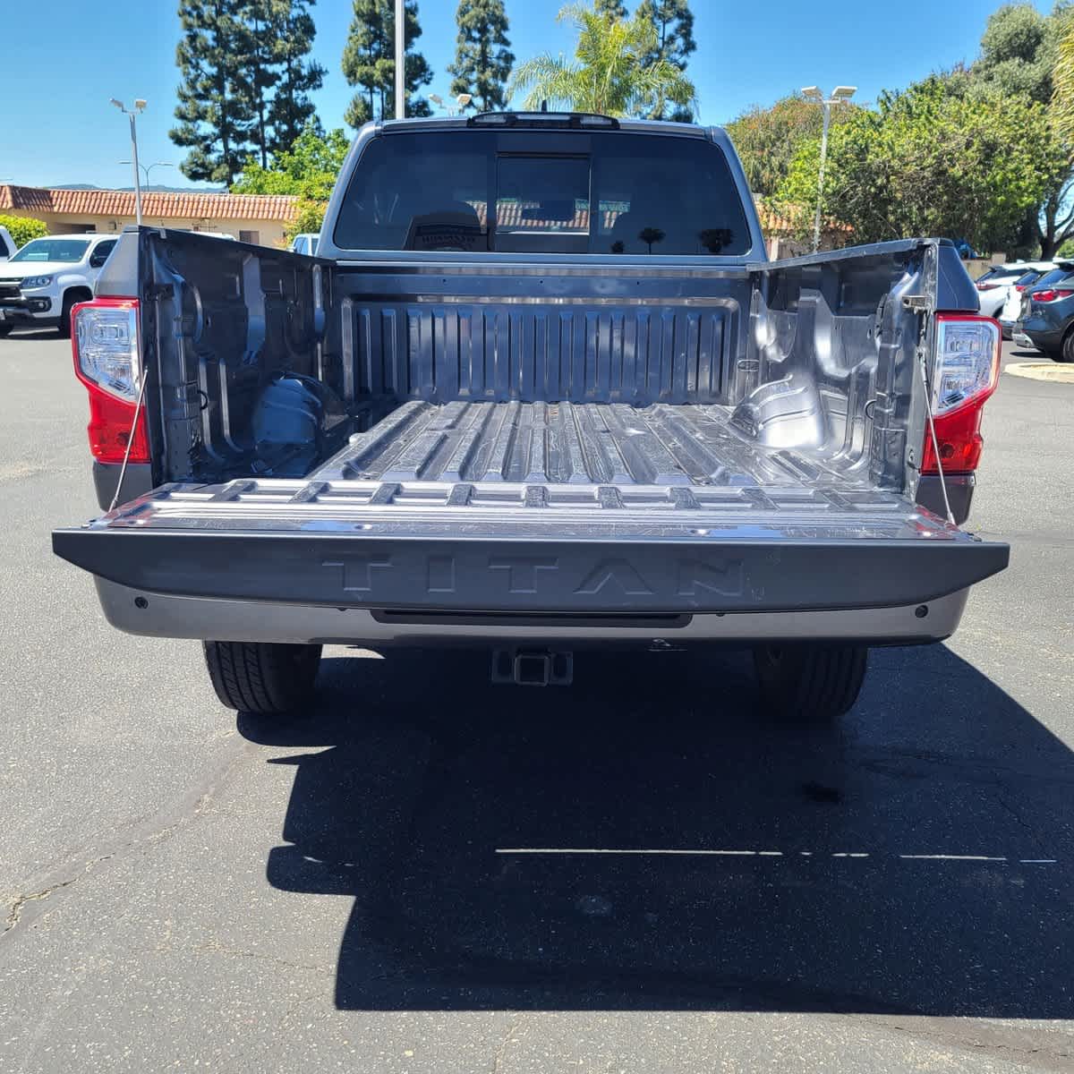 2022 Nissan Titan XD SV 4x4 Crew Cab 9