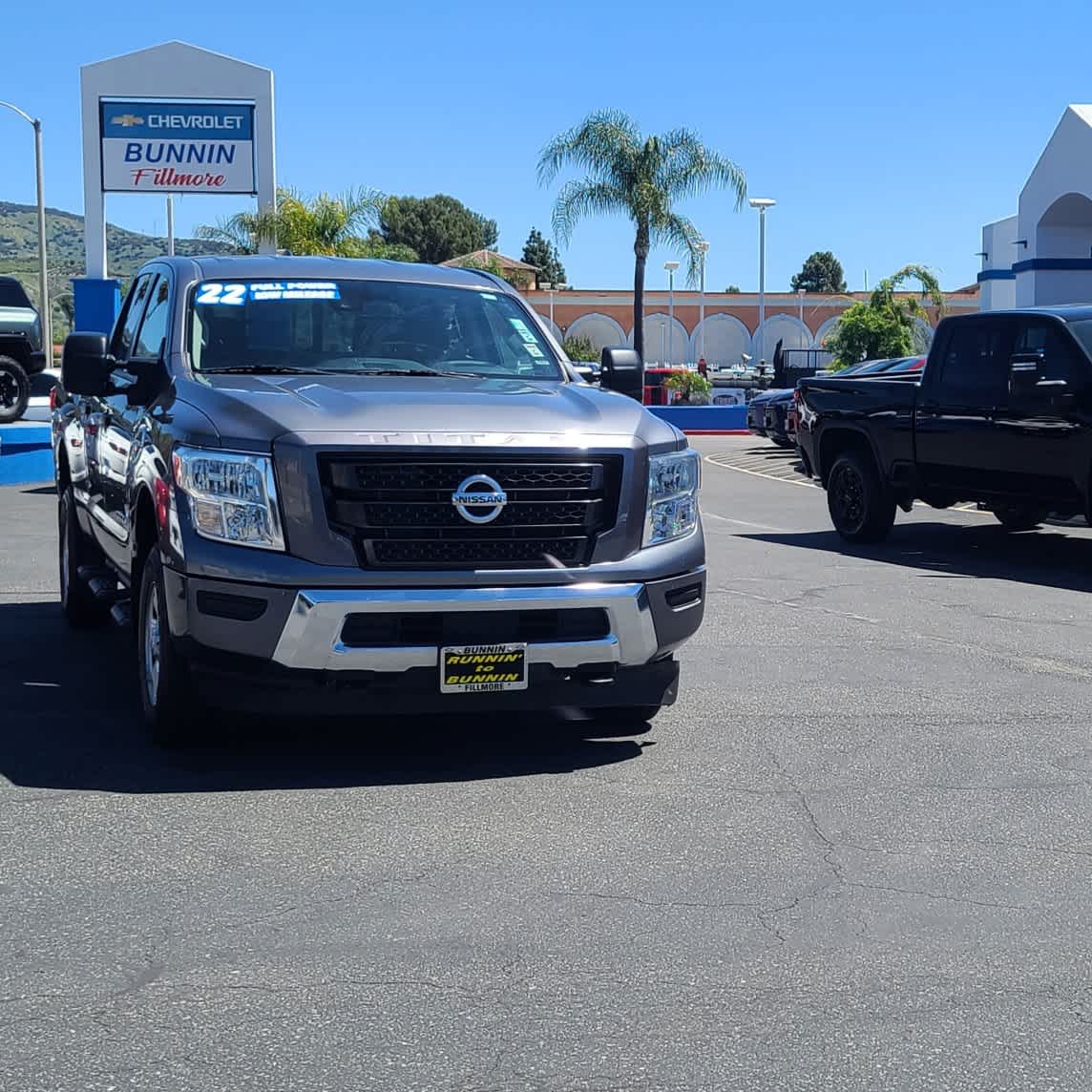 2022 Nissan Titan XD SV 4x4 Crew Cab 2