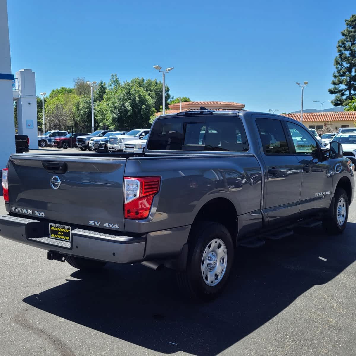 2022 Nissan Titan XD SV 4x4 Crew Cab 11