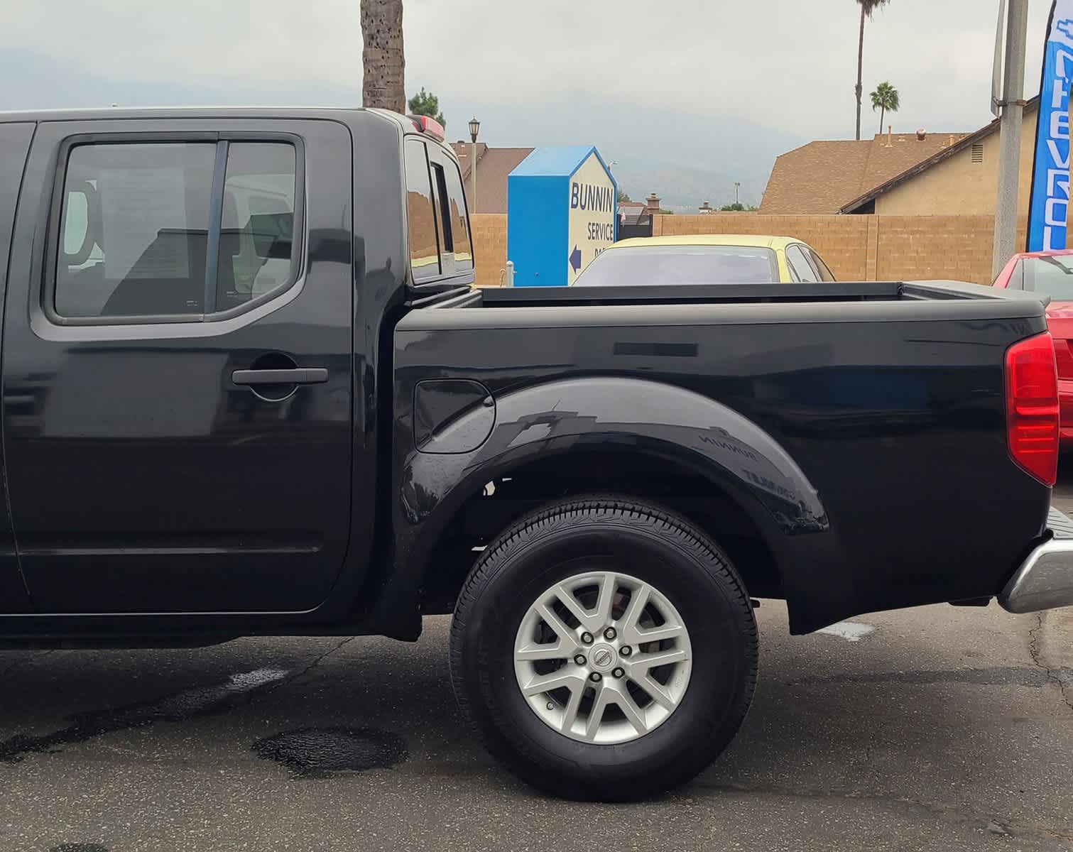 2016 Nissan Frontier SV 2WD Crew Cab SWB Auto 25