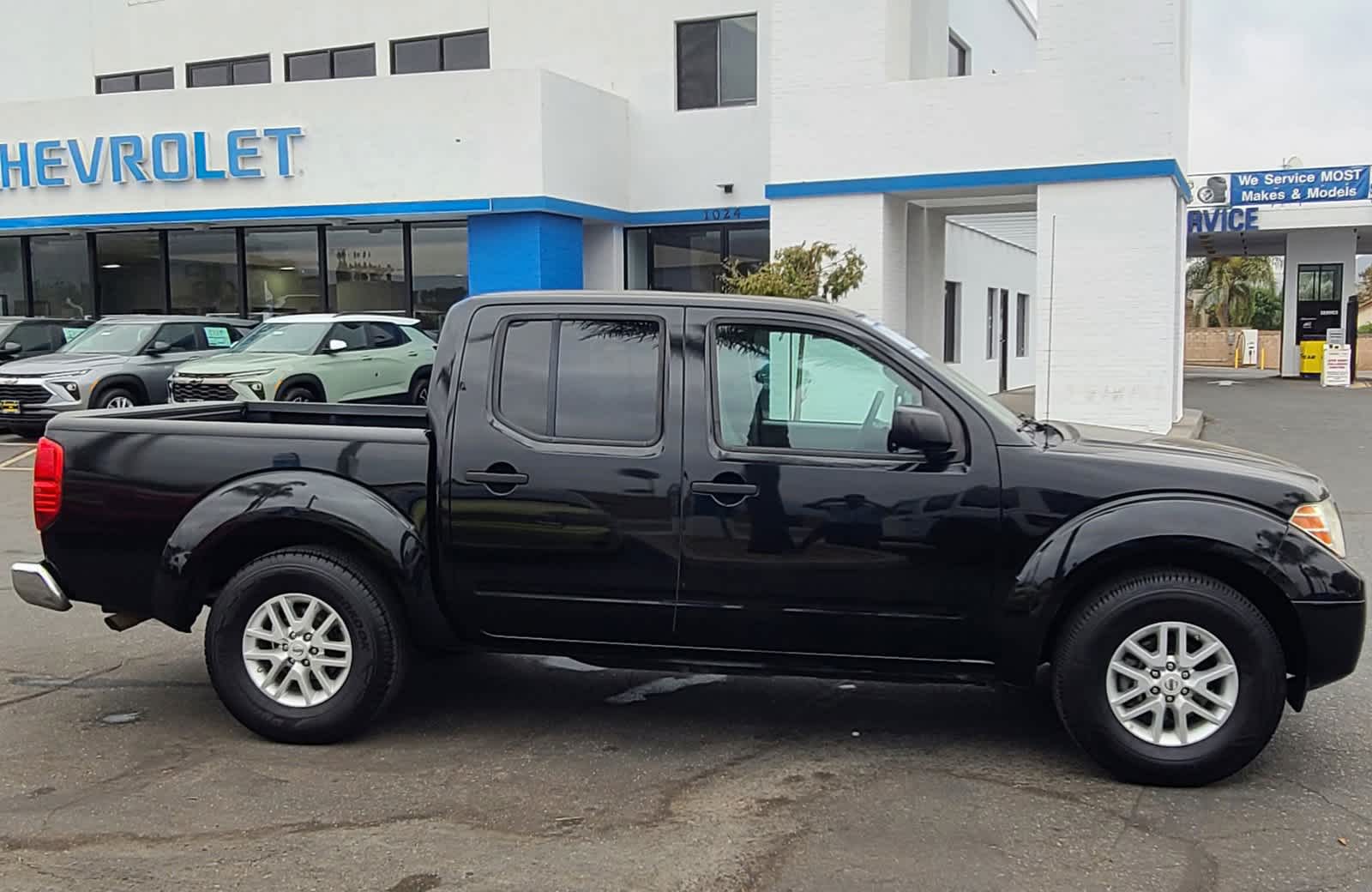 2016 Nissan Frontier SV 2WD Crew Cab SWB Auto 10