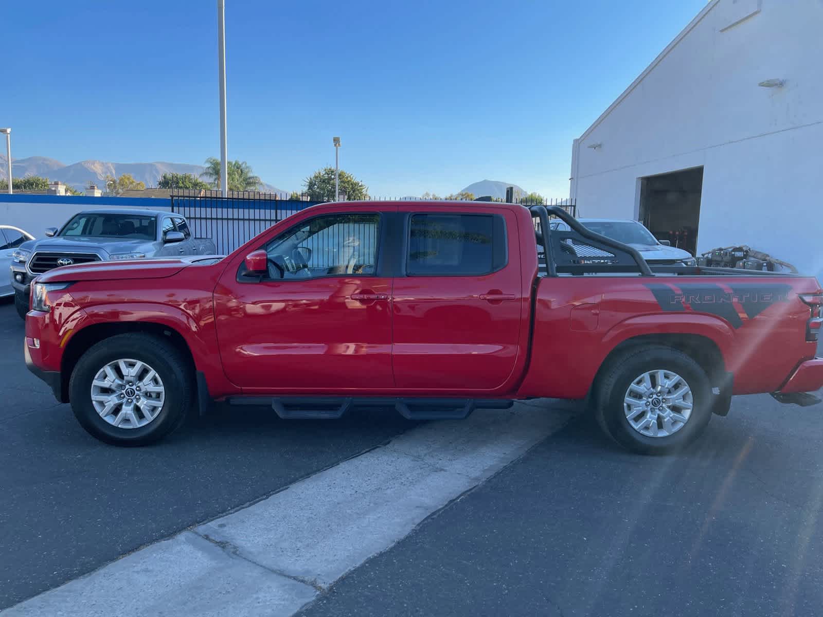 2023 Nissan Frontier SV Crew Cab 4x2 Auto Long Bed 5