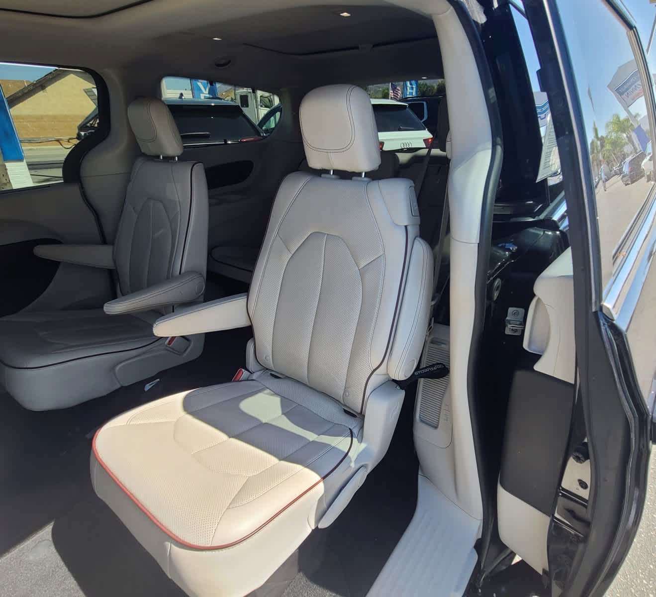 2018 Chrysler Pacifica Limited 34