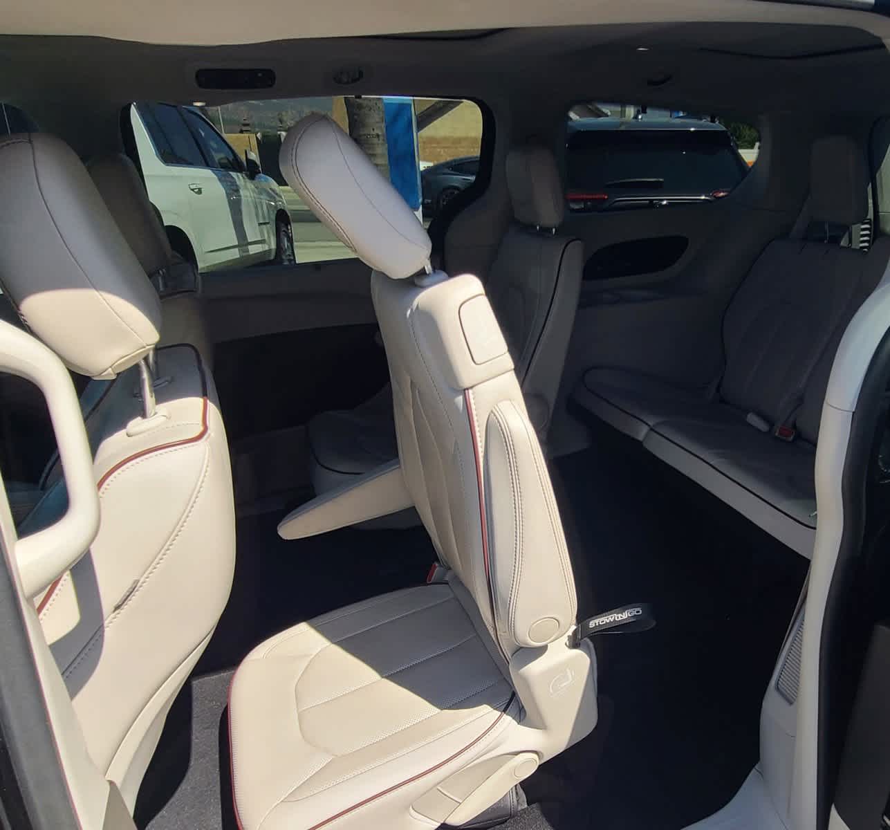 2018 Chrysler Pacifica Limited 32