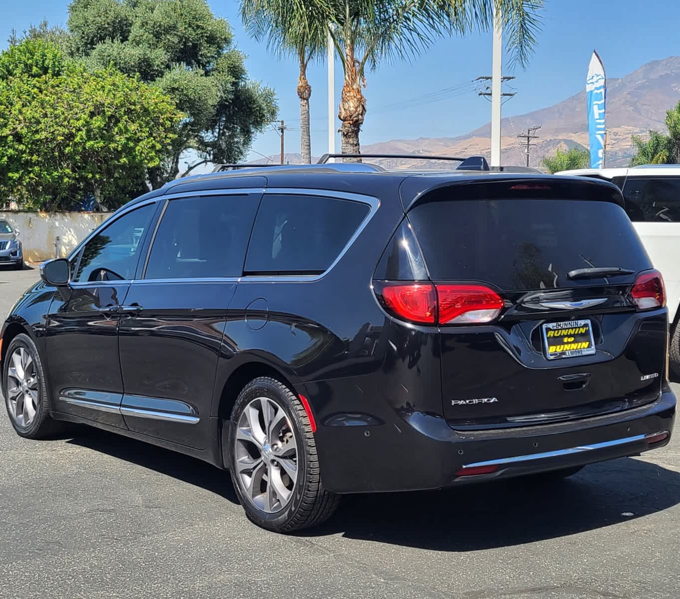 2018 Chrysler Pacifica Limited 9