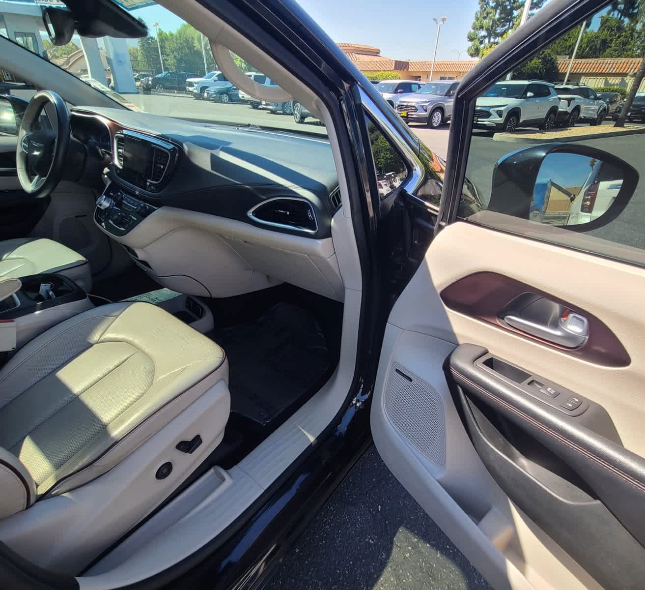 2018 Chrysler Pacifica Limited 16