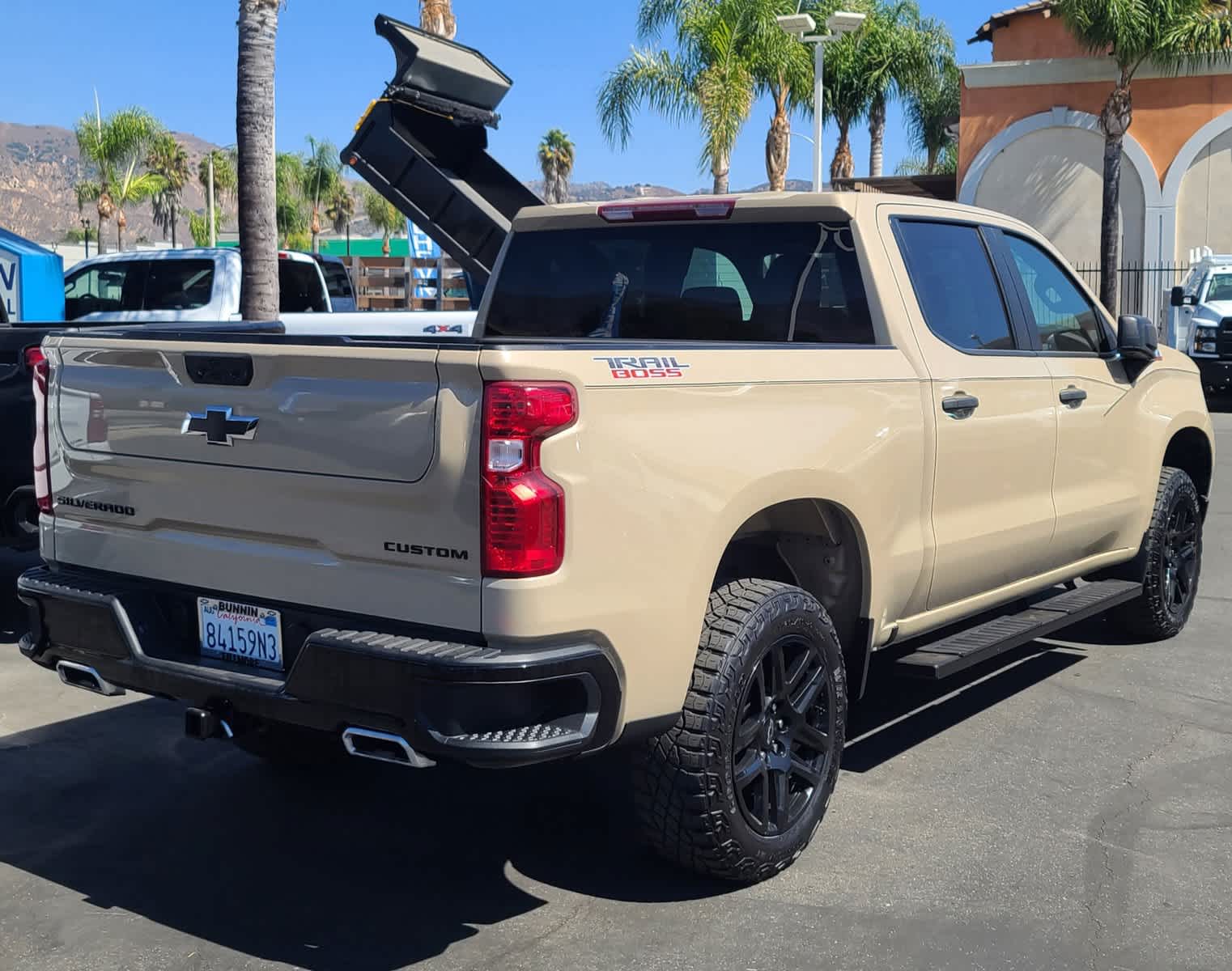 2022 Chevrolet Silverado 1500 Custom Trail Boss 4WD Crew Cab 147 12