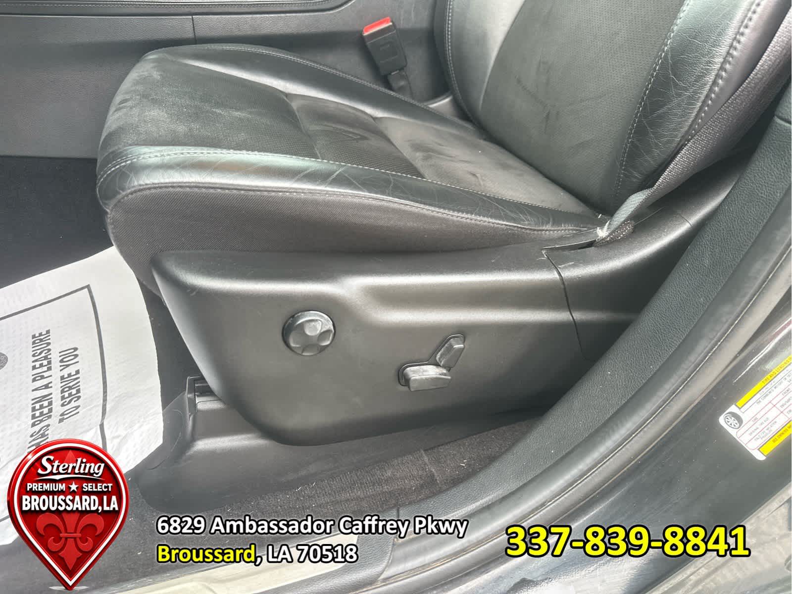 View vehicle photo 7