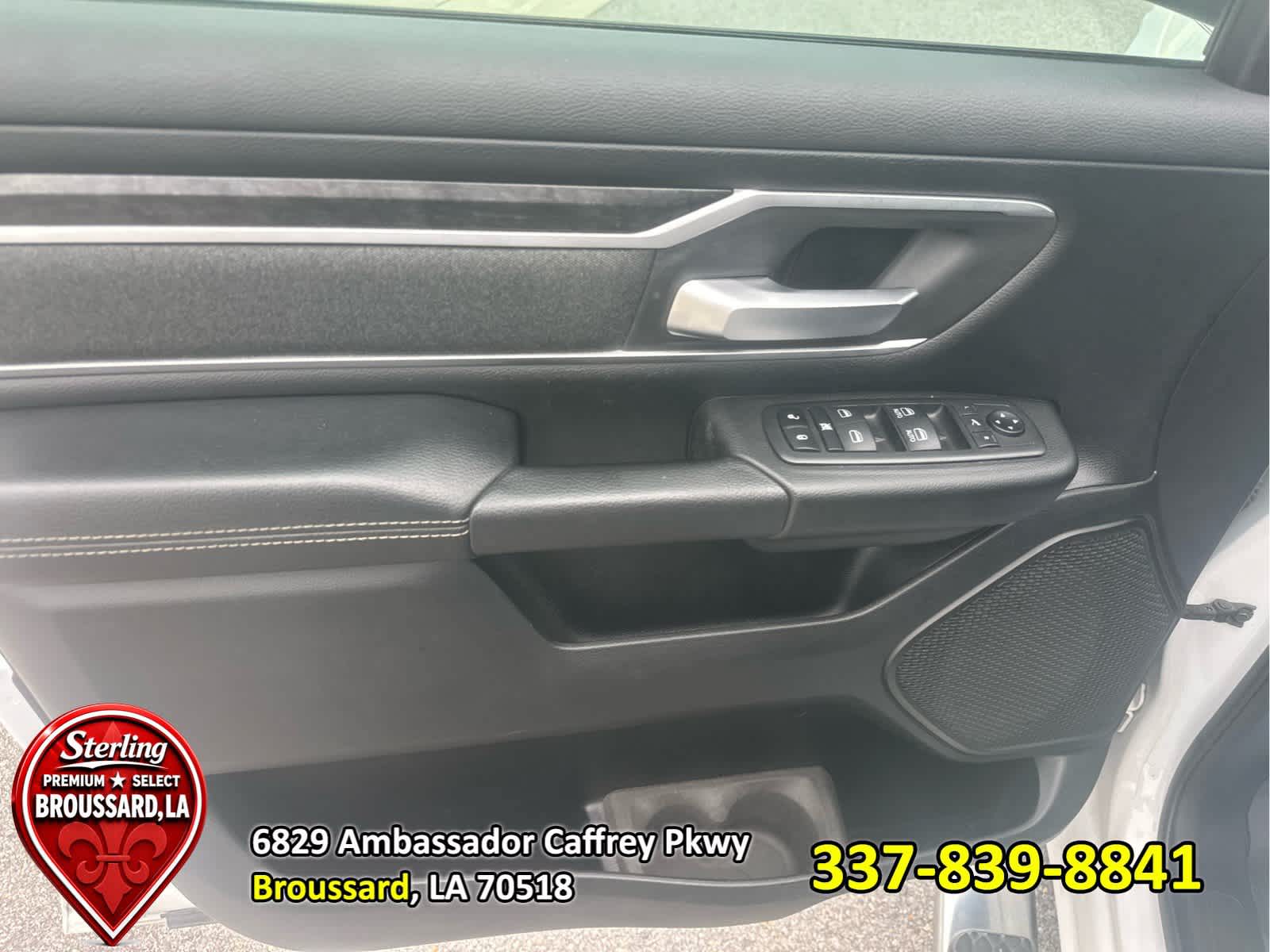 View vehicle photo 7