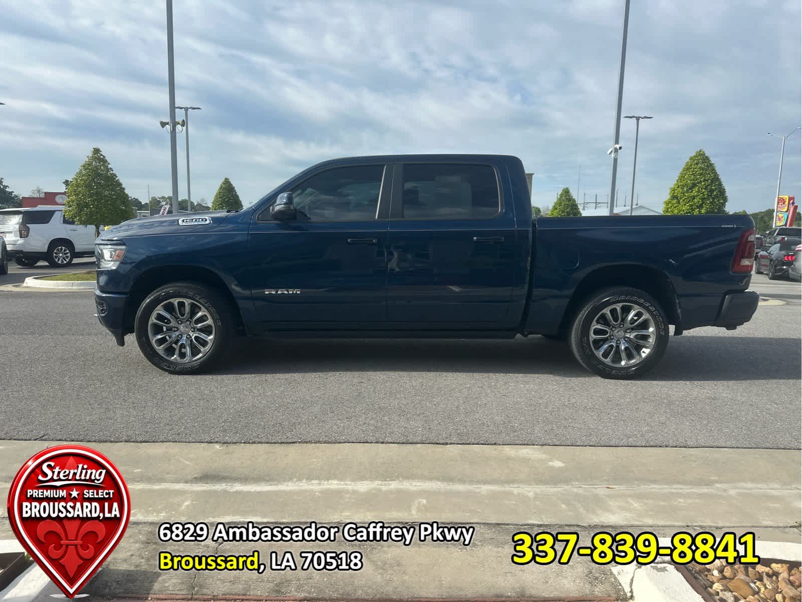 View vehicle photo 3