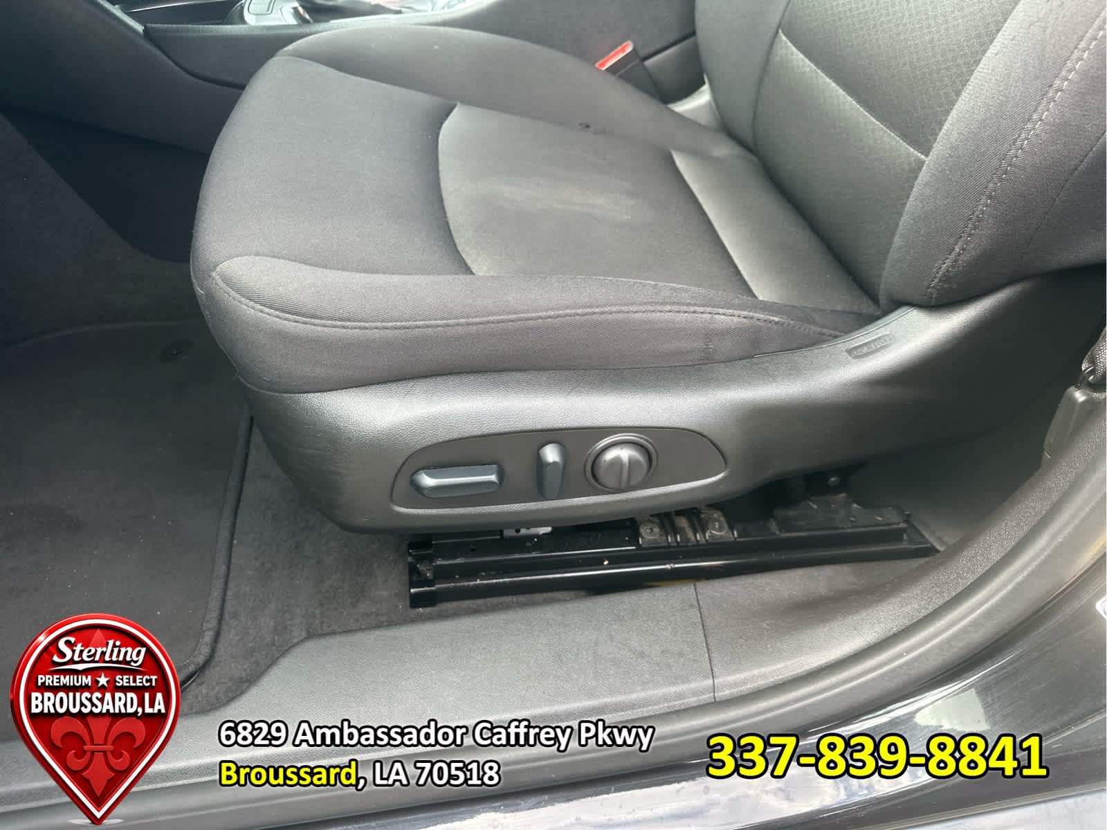 View vehicle photo 7