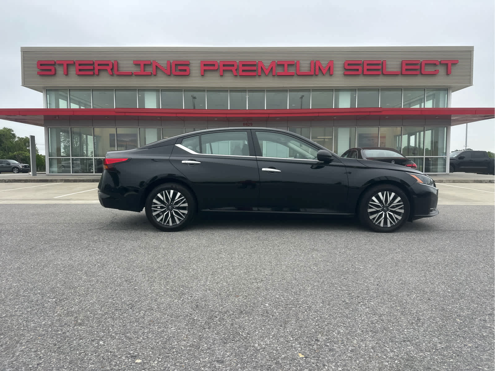 Super Black 2024 Nissan Altima 2.5 SV FWD Sedan Front-Wheel Drive Continuously Variable Transmission