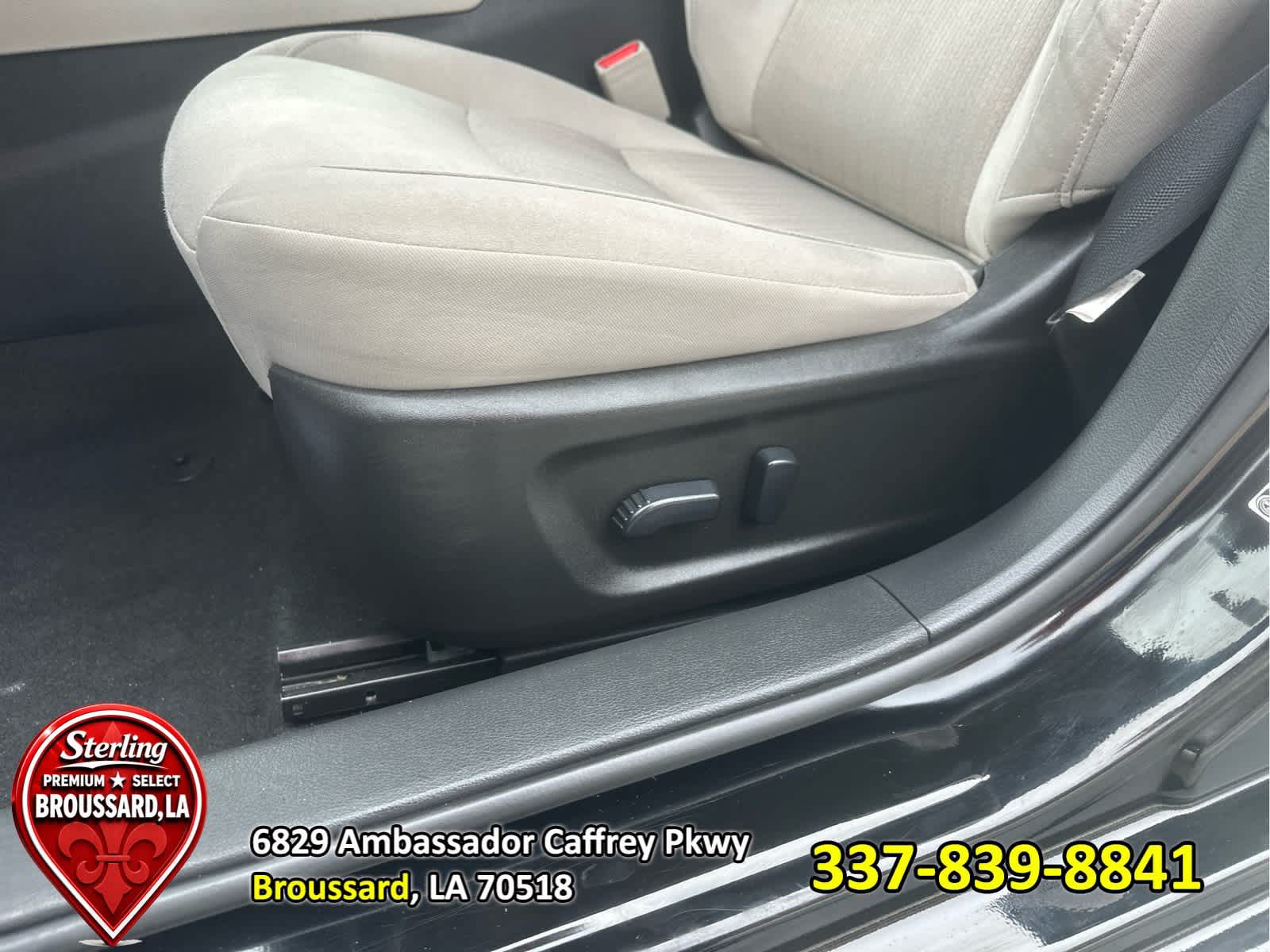 View vehicle photo 7