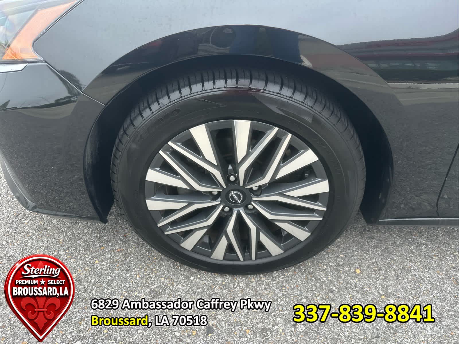 View vehicle photo 5