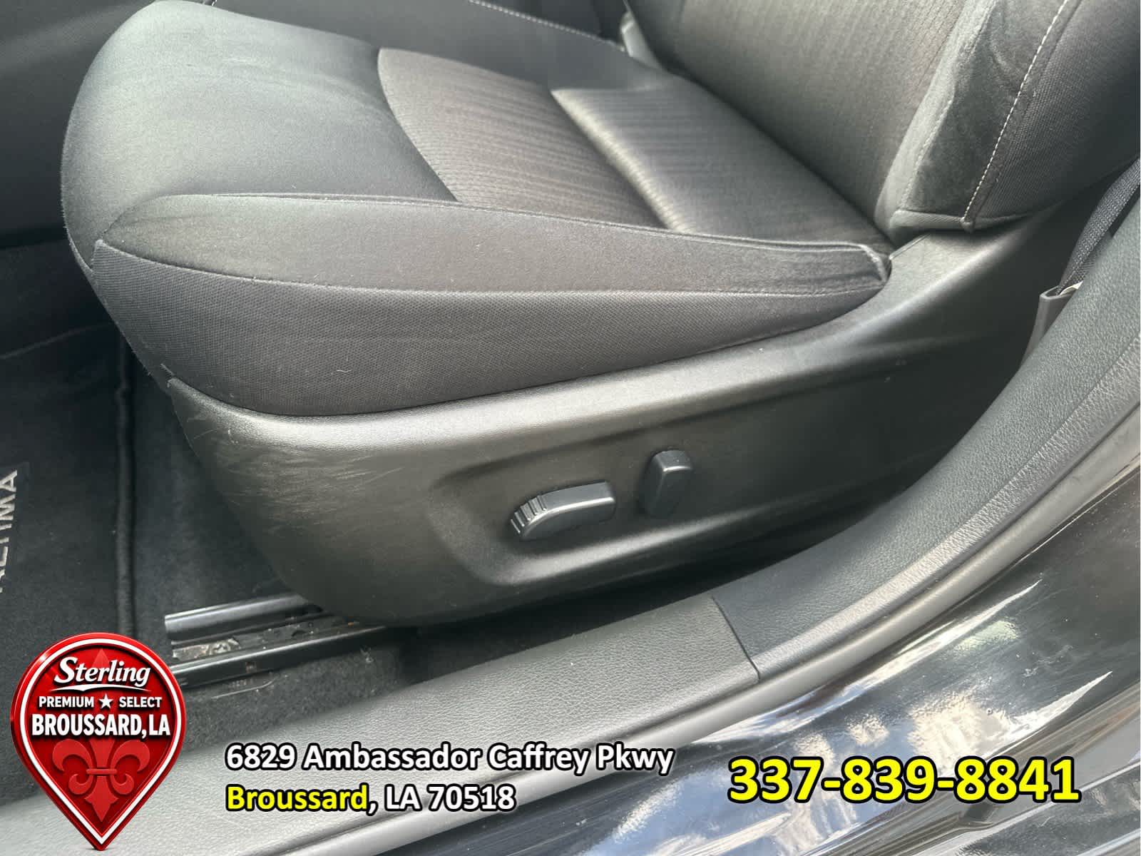 View vehicle photo 7