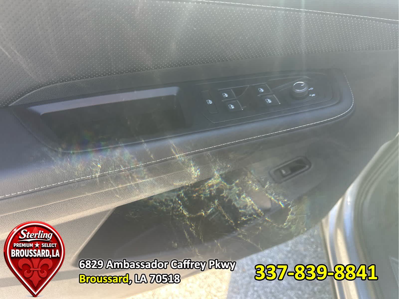 View vehicle photo 7