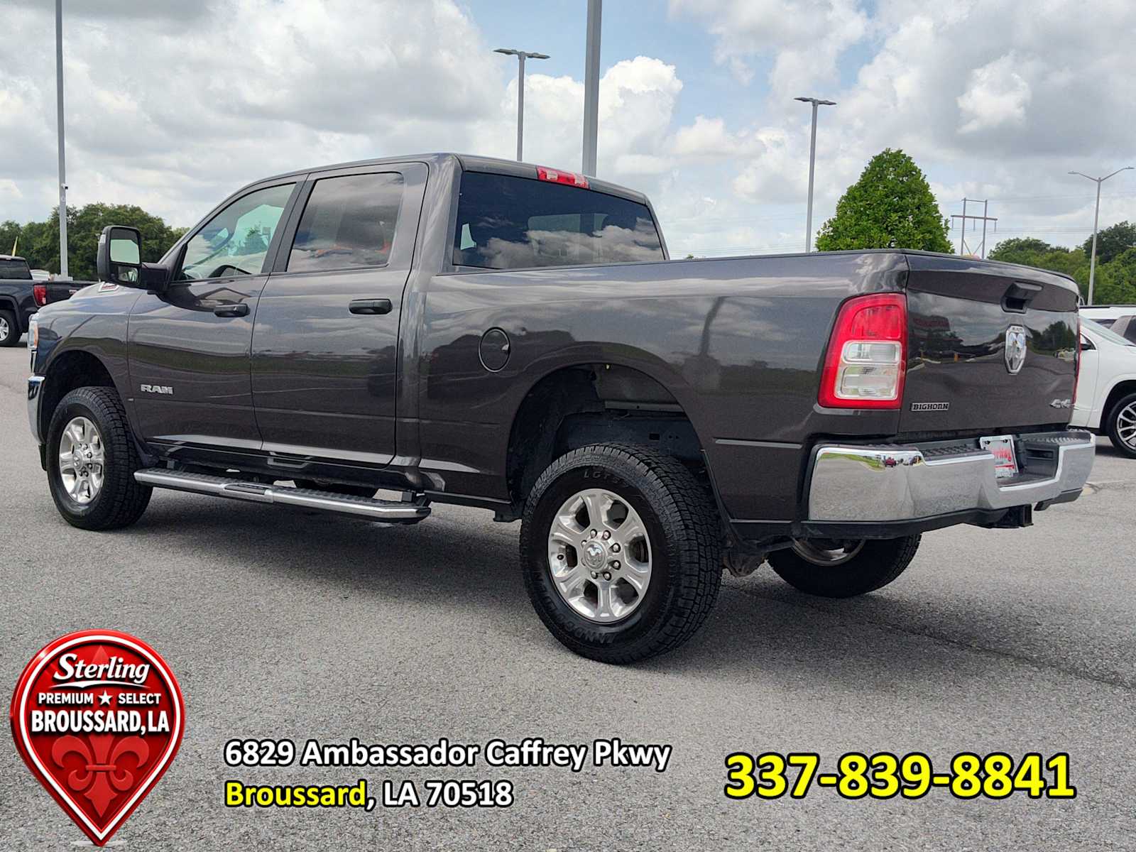 View vehicle photo 4